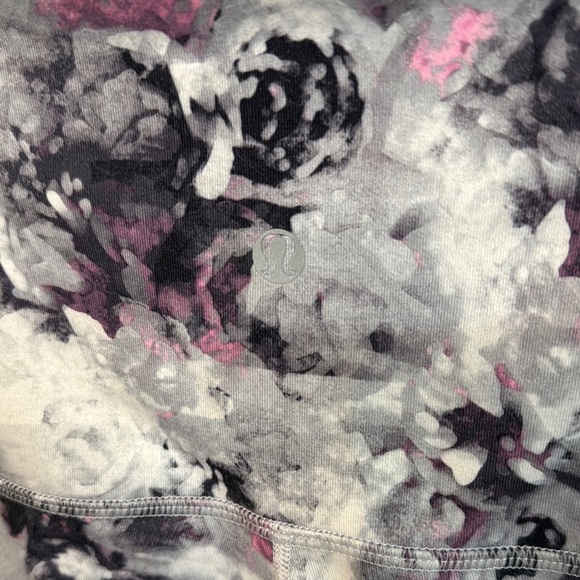 Lululemon Leggings Pink and Gray Cropped. Size 4 or 6, sporty - Picture 6 of 6